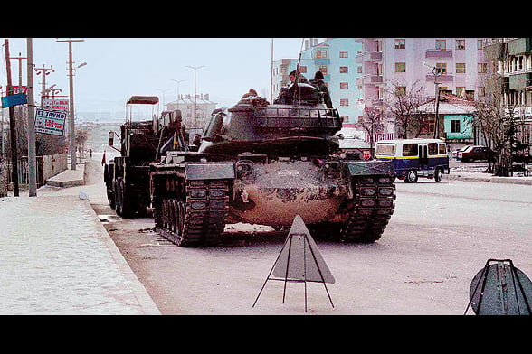 On Feb. 4, 1997, military tanks rolled through Sincan in a show of power, a “clear warning” to the government. (Photo: Today's Zaman)