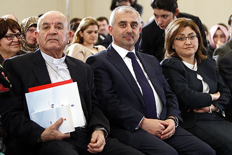 Family and Social Policy Minister Fatma Şahin (2nd L) and GYV Chairman Mustafa Yeşil (2nd L) pose at the beginning of an international conference titled “Family and Community Violence” in İstanbul on Nov. 24, 2012. (Photo: AA)