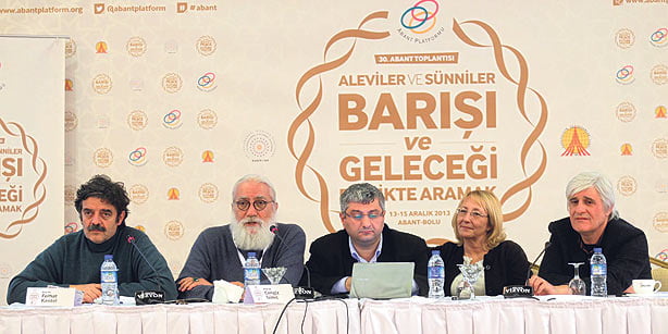 
A group of participants are seen on Sunday at the 30th Abant Platform meeting, which focuses on Alevi-Sunni relations. The meeting is organized by the Journalists and Writers Foundation. (Photo: Today's Zaman, Turgut Engin)