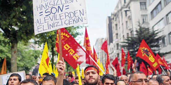 Alevi unions and associations protest discriminatory policies in İstanbul on May 25. (Photo: Today's Zaman, Kürşat Bayhan)