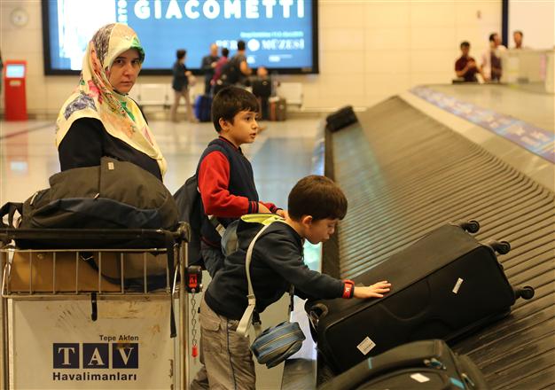 Turkey evacuated 55 Turks from Aden on April 3 after a delay due to the ongoing Saudi-led military operation in Yemen. AA Photo