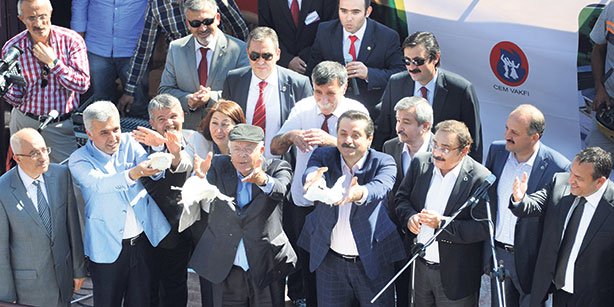 Labor Minister Faruk Çelik and the head of the CEM Foundation İzzettin Doğan are seen during the Groundbreaking ceremony of mosque-cemevi project.(Photo: Cihan)